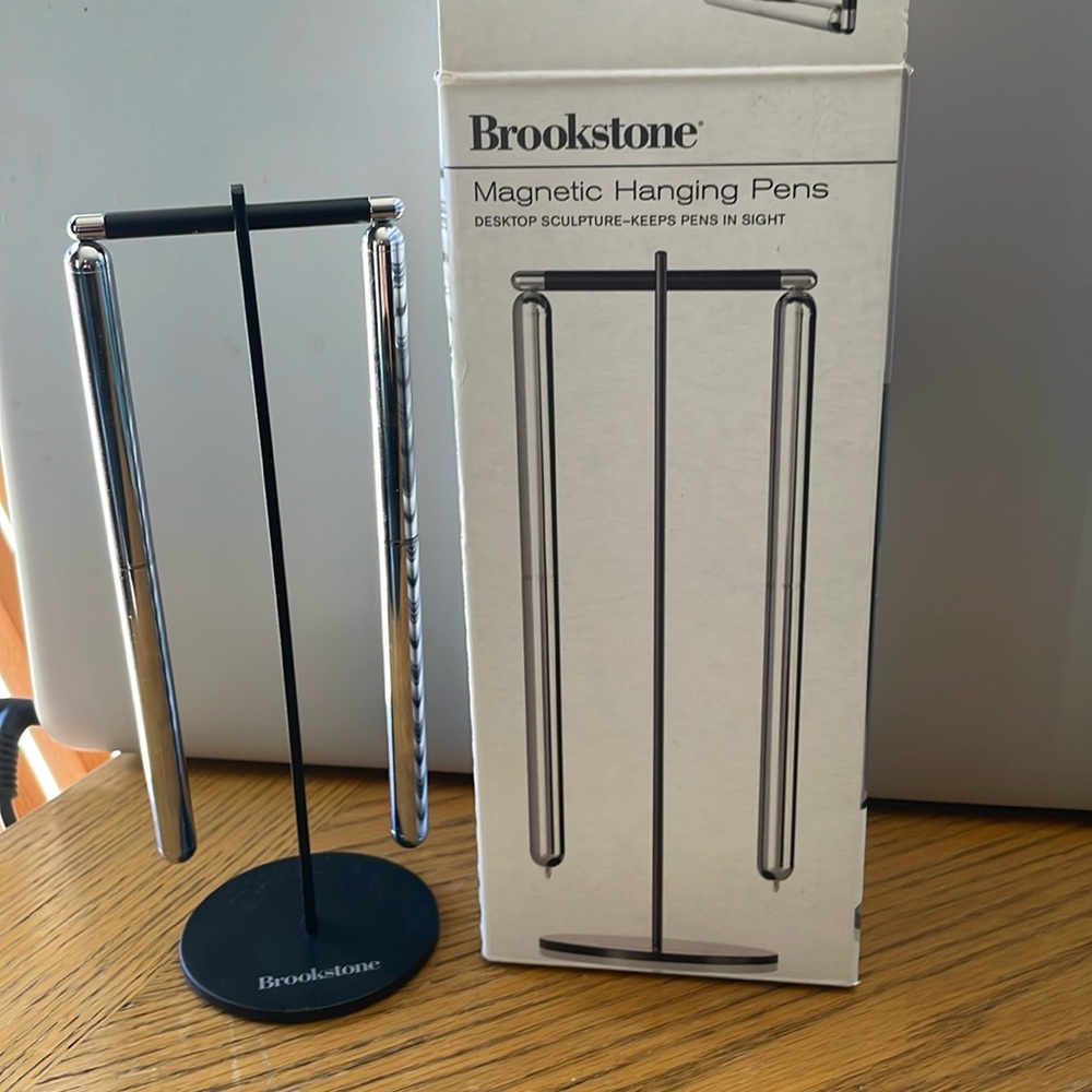 Brookstone Magnetic Hanging Pens Desktop Sculpture Keeps Pens in Sight